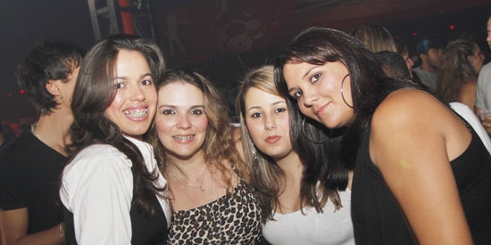 Amigas reunidas em recente balada: Talita Ferreira, Juliana Caramoni, Natália Quinuche e Taís Almeida